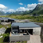 Beautiful In Lofoten Housing Up To 6 Guests! بيت للعطل